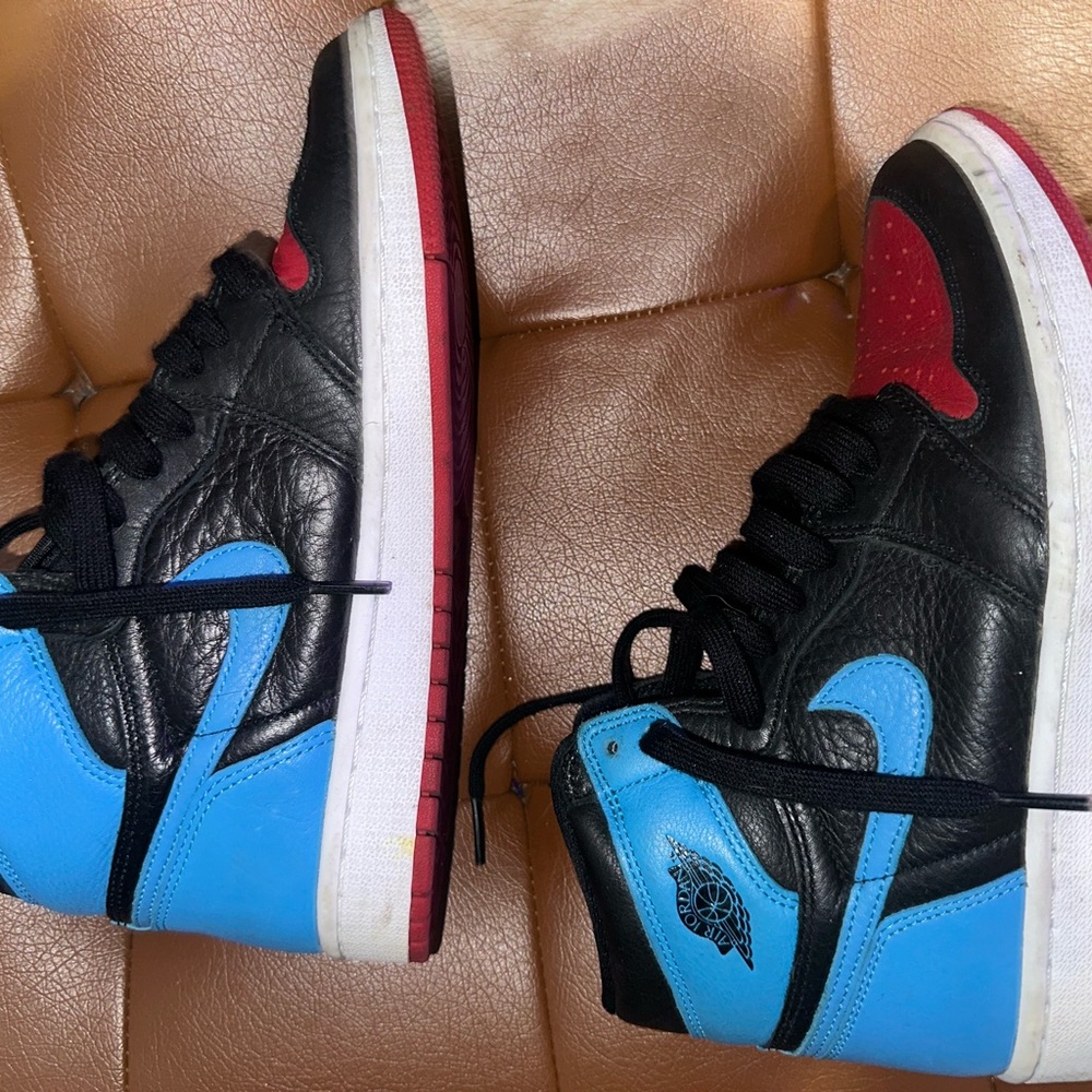 Jordan 1 grade school boys size 6 1/2 Black and Blue High-Top Sneakers